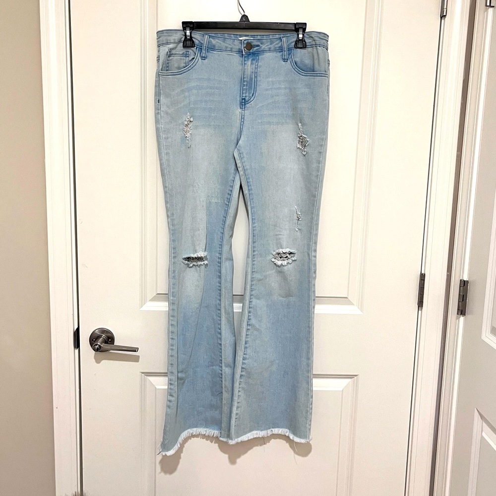 WOMENS EASEL LIGHT WASH DISTRESSED ULTRA FLARE JEANS SIZE LARGE